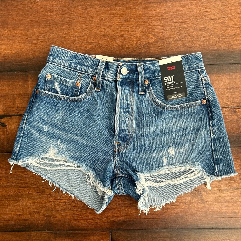 NWT Levi’s 501 Original Short. Size 26.